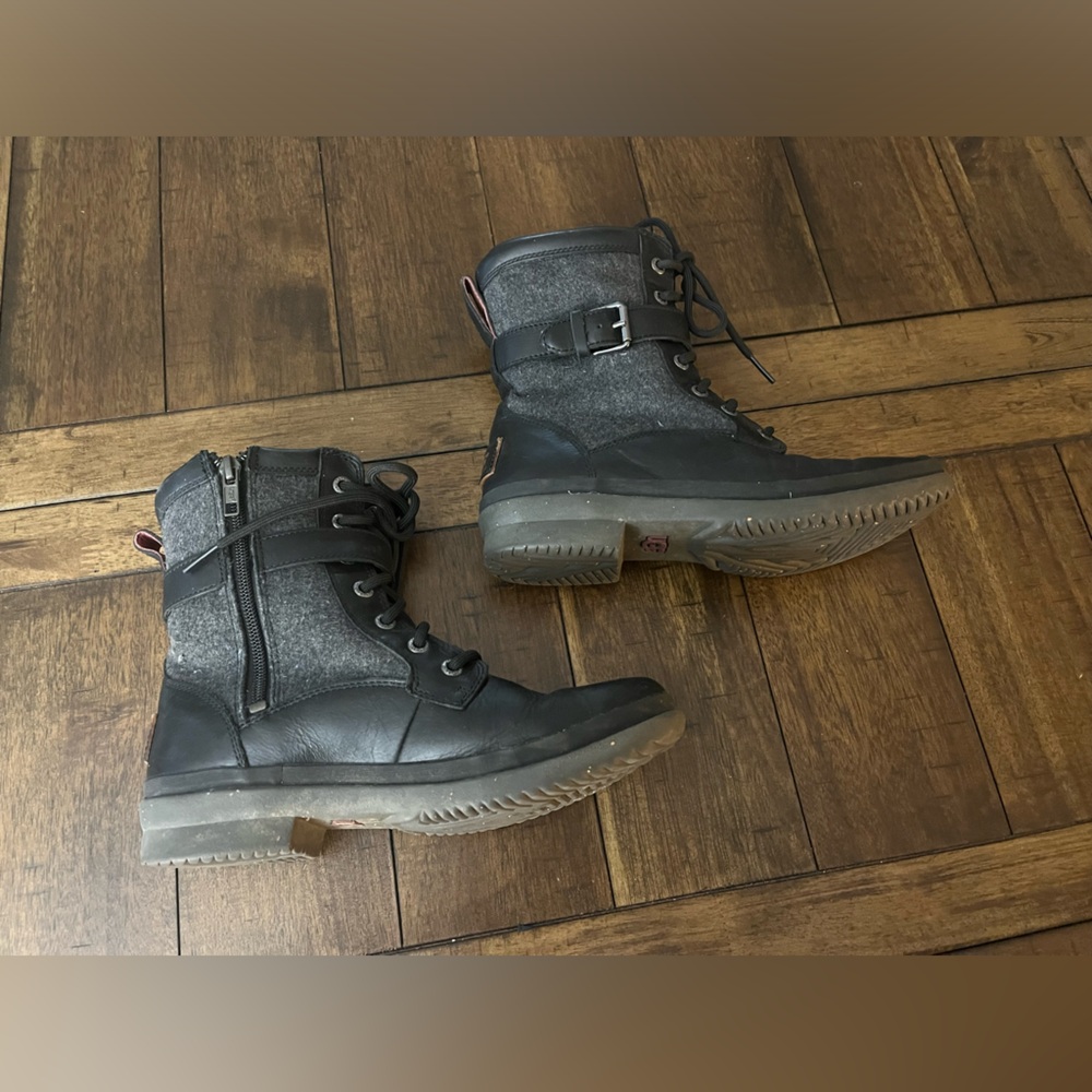 Ugg Boot 6 - Picture 3 of 9